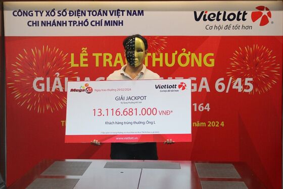 Ông L – Chủ nhân của giải Jackpot Mega 6/45 kỳ QSMT số 01164 Ông L – Chủ nhân của giải Jackpot Mega 6/45 kỳ QSMT số 01164