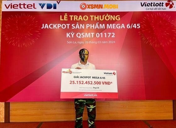 Vietlott tổ chức trao thưởng Jackpot Mega 6/45 hơn 25 tỷ cho ông V.K tại Sơn La Vietlott tổ chức trao thưởng Jackpot Mega 6/45 hơn 25 tỷ cho ông V.K tại Sơn La